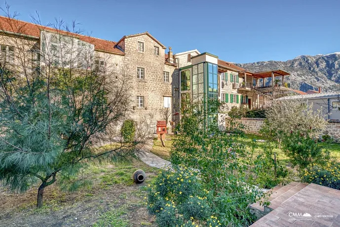 Boka Körfezi Manzaralı Muhteşem Taş Villa Prčanj'da